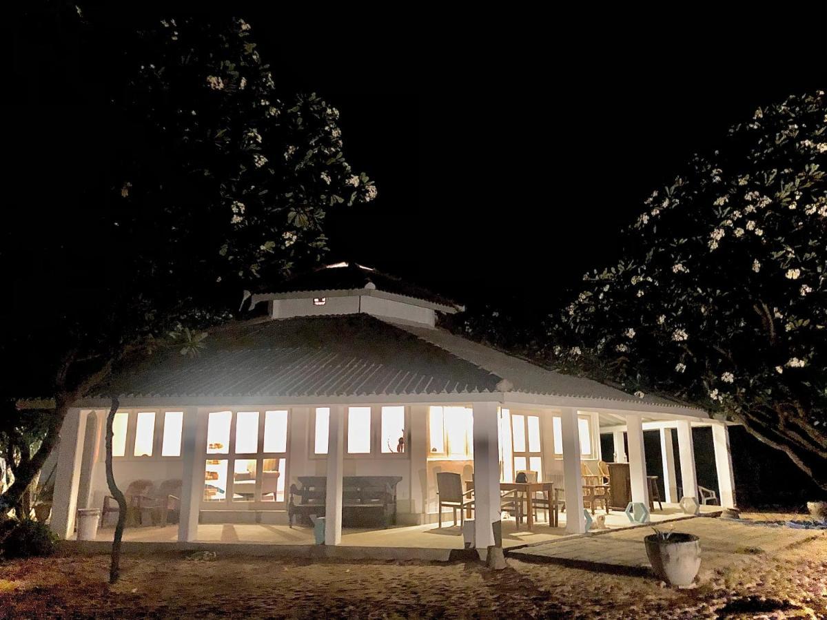 Moon Isle Beach Bungalow Nilaveli Exterior foto